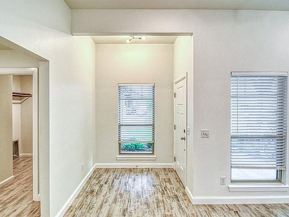 4th image of 627 Ozark Ln