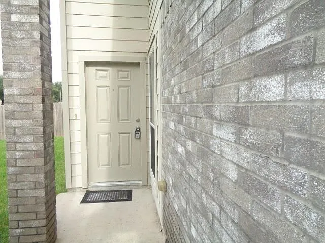 3 bed, 2.5 bath, 2180 sqft, $1,995 — Photo 3