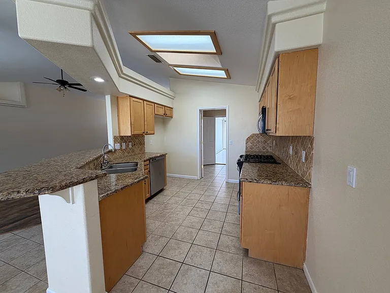 2581 Highland Trl — Photo 11