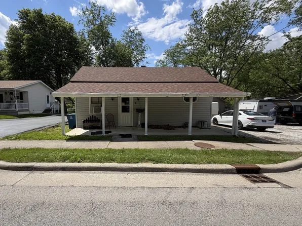 1026 N Market St, Monticello, IL 61856