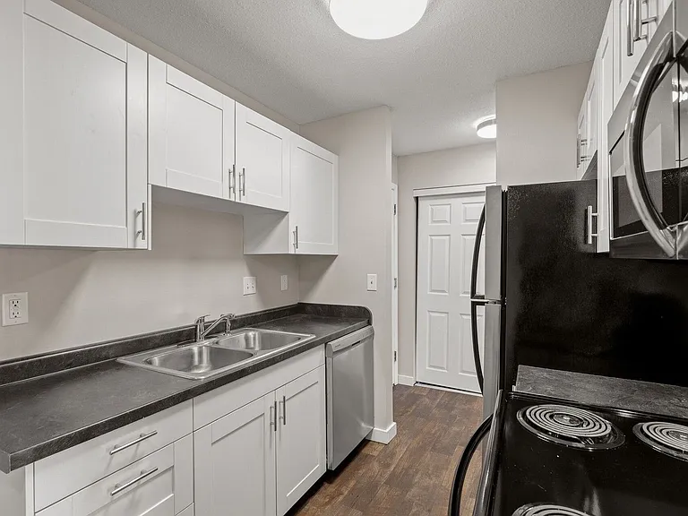 Eastgate Apartments — Photo 91
