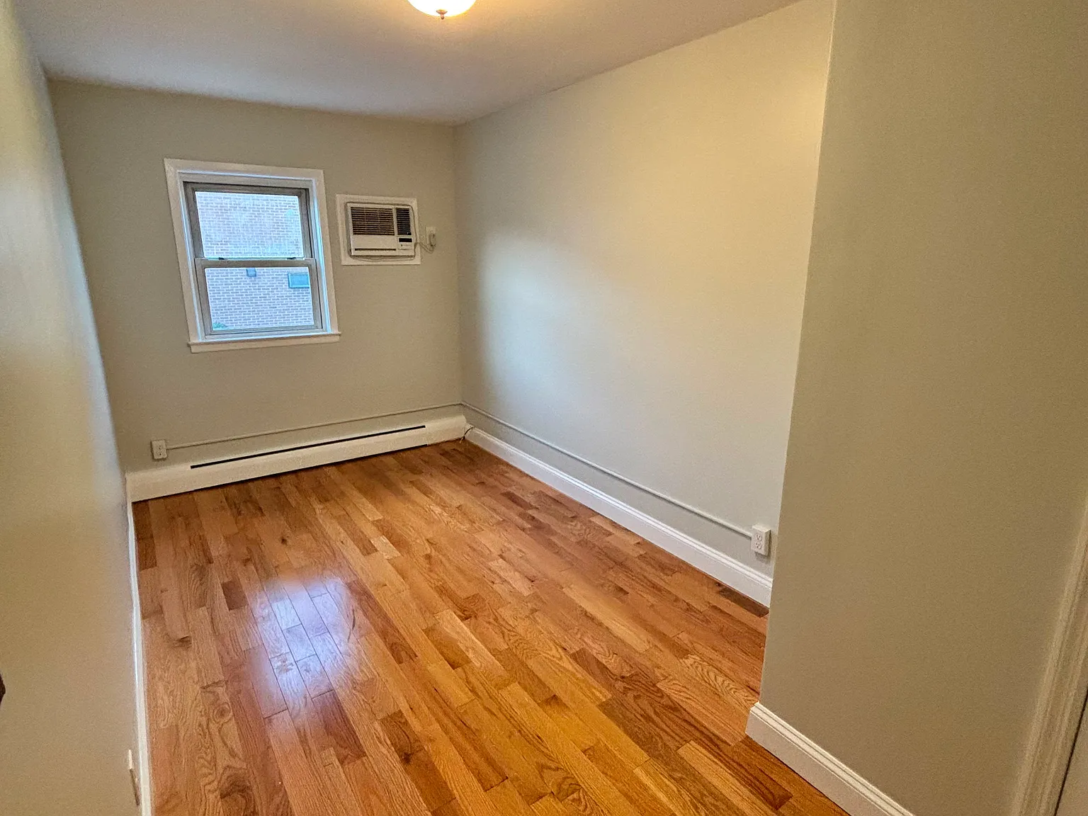 Borden Ave, Maspeth — Photo 2
