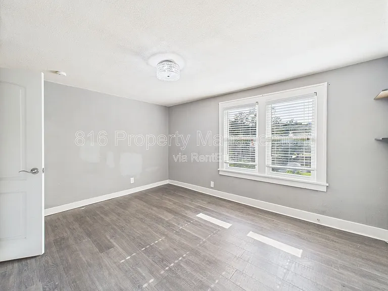 701 W Kansas St #B — Photo 12