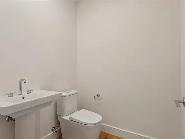 2425 Peachtree Rd NE #403 — Photo 16
