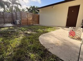 1881 SW 42nd Ter, Fort Lauderdale, FL