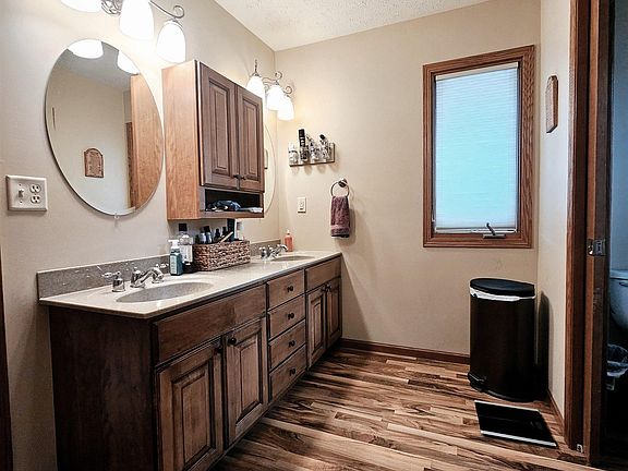 5th image of 610 Leisure Ln