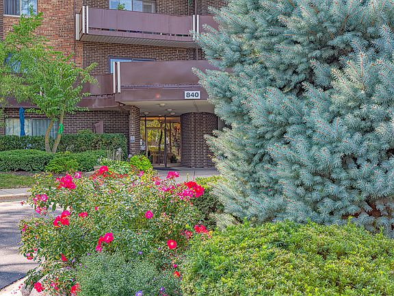 2nd image of 840 Wellington Ave Unit 208