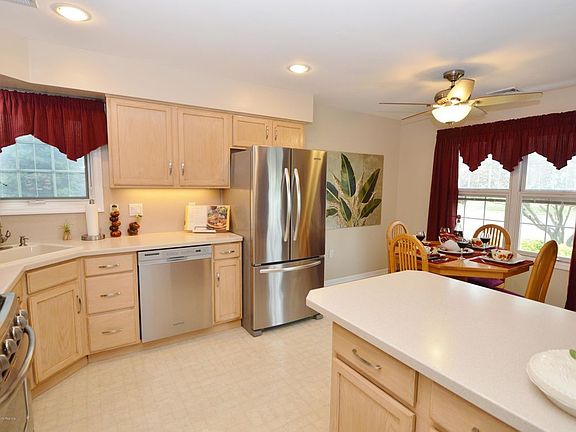 3rd image of 2922 Rock Hill Ln