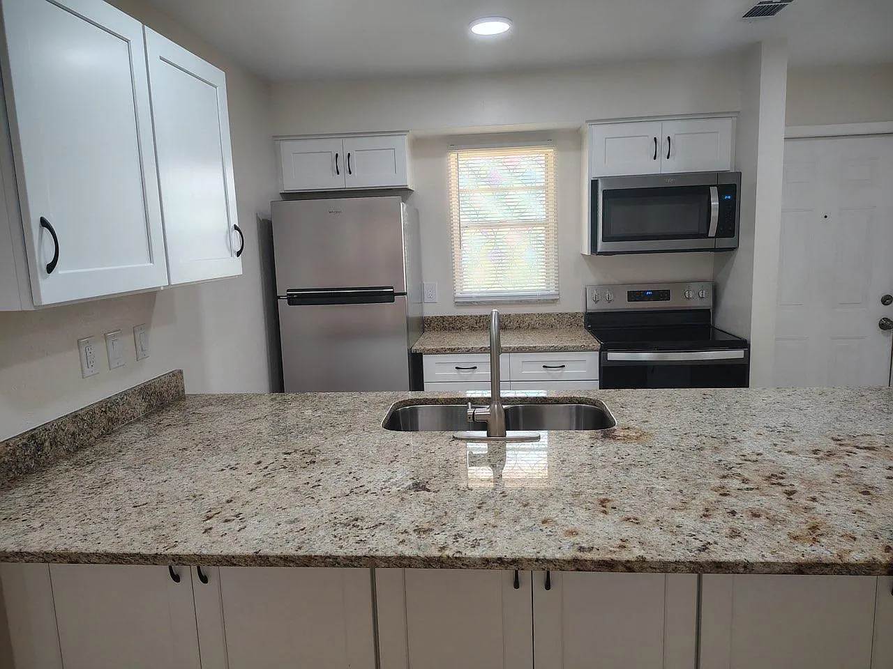 1 bed, 735 sqft, $1,250 — Photo 2