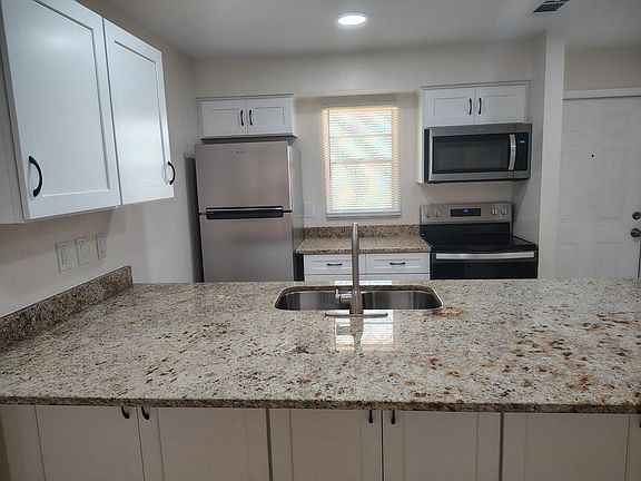 2nd image of 1925 SW Santa Barbara Pl APT 3
