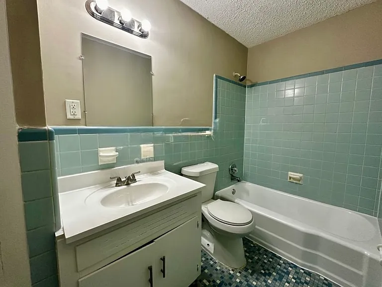 1017 Rosedale Dr — Photo 6