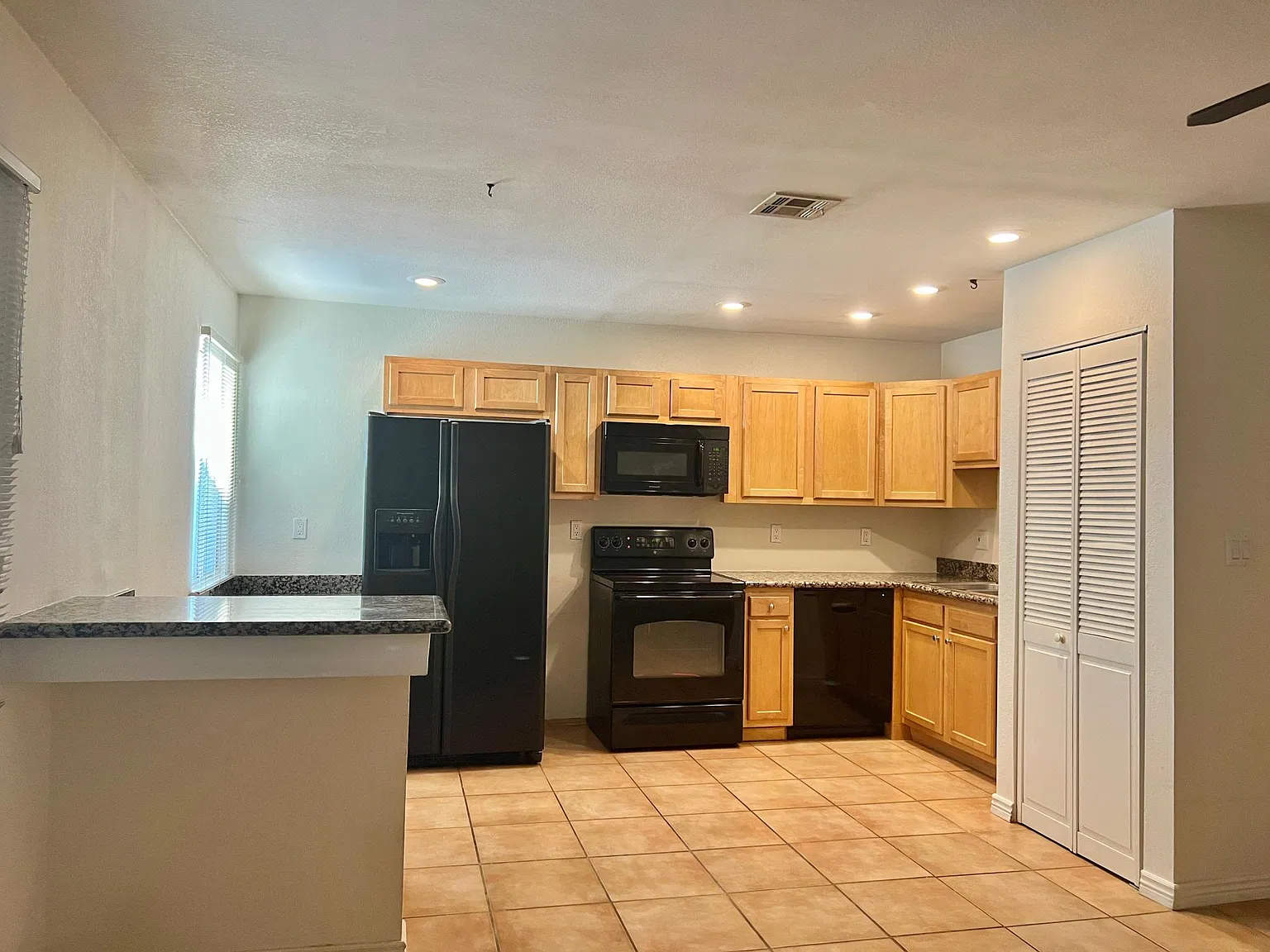 2 bed, 726 sqft, $1,220 — Photo 1