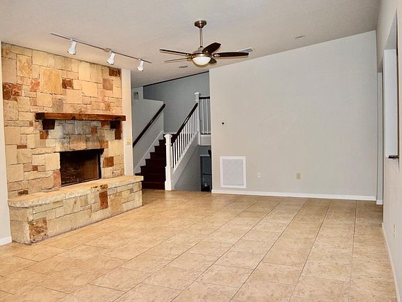 3rd image of 210 Loma Vista Dr