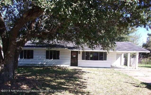 1st image of 916 Miller Dr