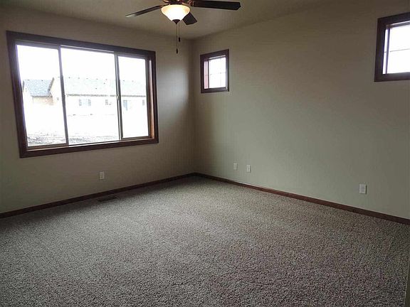 5th image of 1010 S Carnine Ln
