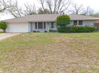 224 Hallbrook Dr, Fort Worth, TX 76134