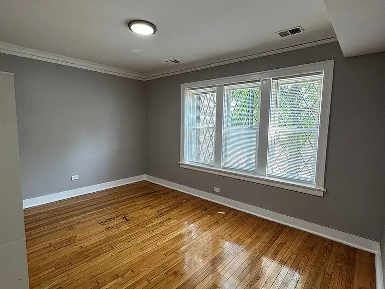 1615 W 78th St #1 — Photo 4