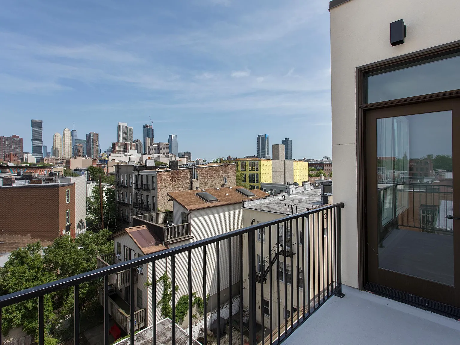 2 bed, 933 sqft, $4,100 — Photo 1