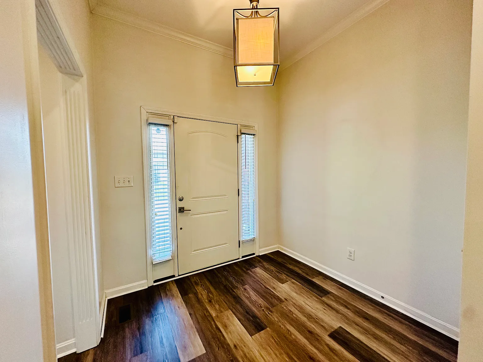 3 bed, 1442 sqft, $2,400 — Photo 3