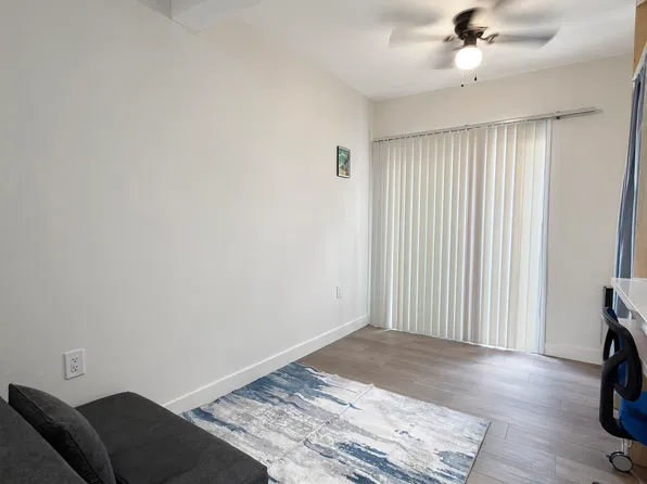 1482 Henderson Ave #1/2-C, Long Beach, CA 90813