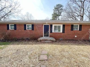 203 Pine Tree Dr, Matthews, NC 28104