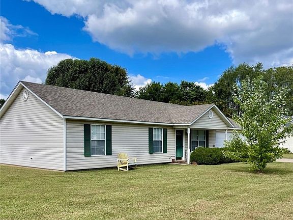 2nd image of 211 N Christy Ln