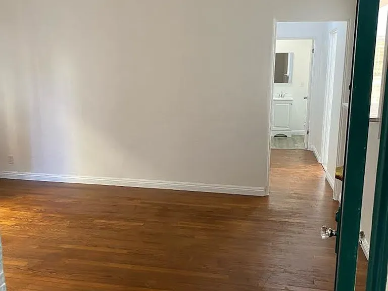 450 S Cochran Ave — Photo 1