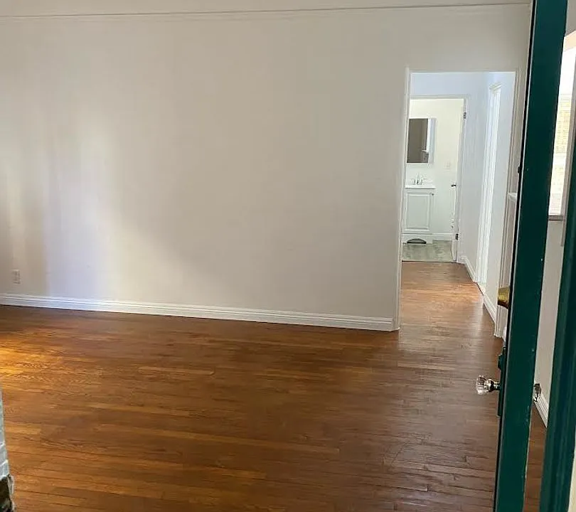 450 S Cochran Ave