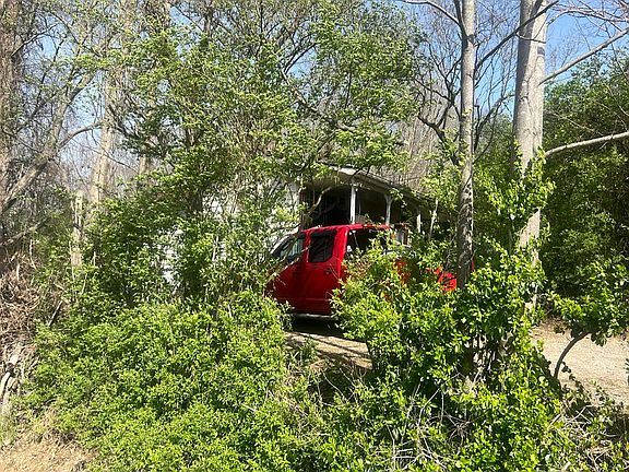 2nd image of 754 Beech Grove Rd