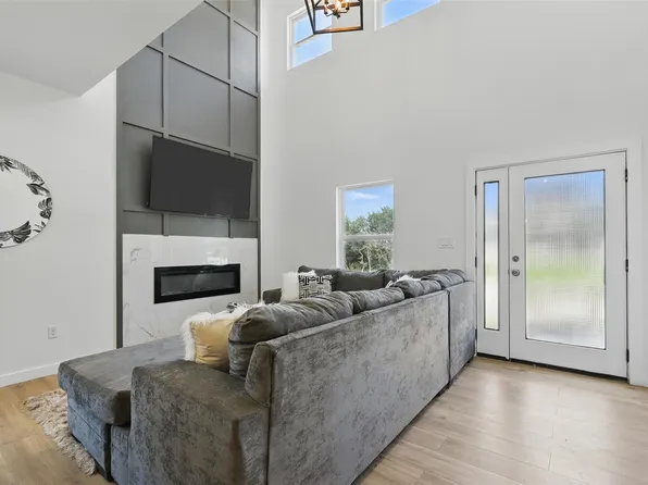 5114 Stoneridge Dr, Granbury, TX 76048