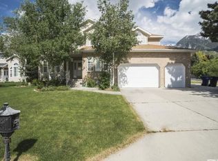 9789 S Cervantes Cir, Sandy, UT 84092