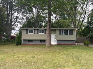 60 Highland Dr, Ledyard, CT 06339
