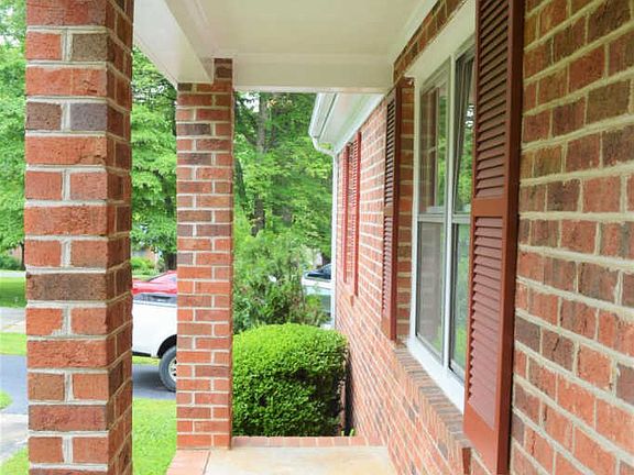 2nd image of 104 Temple Cir
