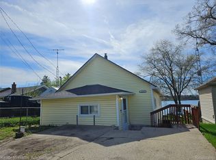 2219 Gray Rd, Lapeer, MI 48446