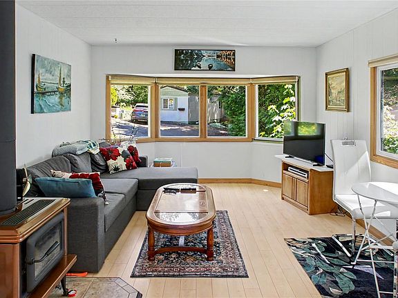 4th image of 5838 Blythwood Rd #67