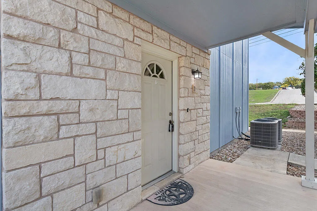 3 bed, 2.5 bath, 1280 sqft, $1,600 — Photo 1