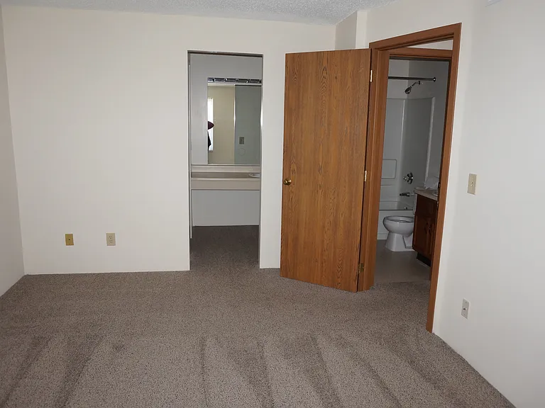 Lees Crossing Apartments — Photo 24