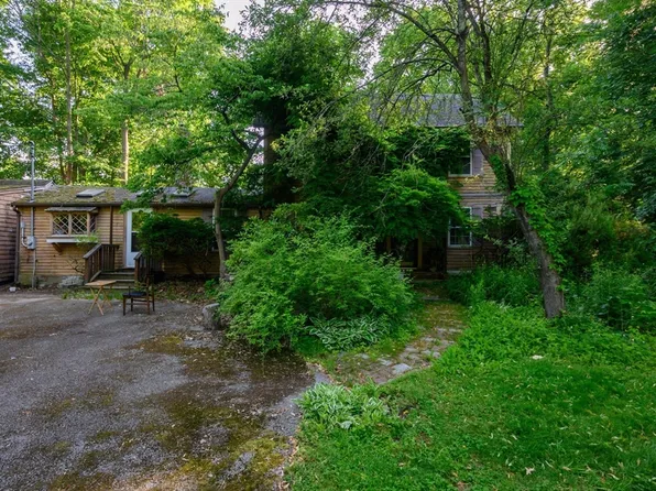 60 Thaxter St, Hingham, MA 02043