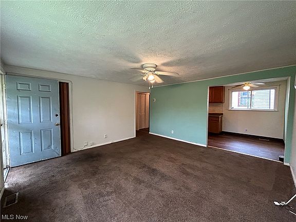 2nd image of 16591 Meadowvale Ave