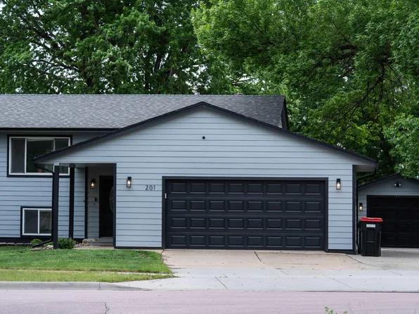 201 S Cardinal Dr, Brandon, SD 57005