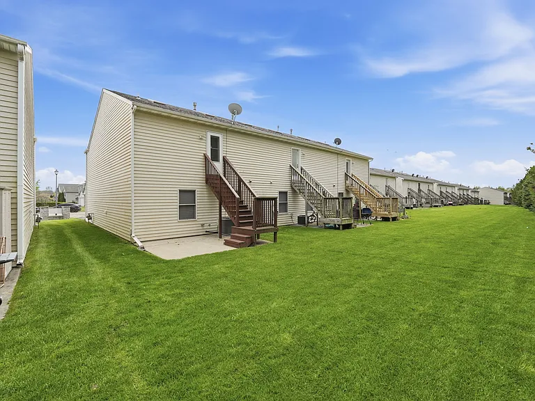 1499 Stonefield Dr — Photo 20