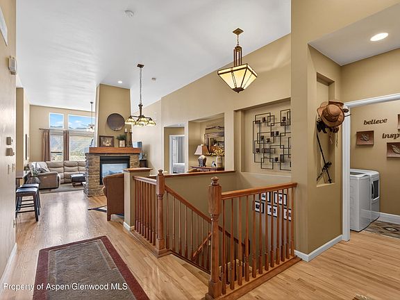 3rd image of 501 S Wildhorse Dr