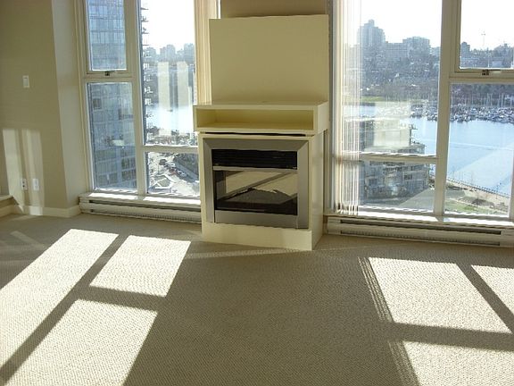 4th image of 583 Beach Cres #1806