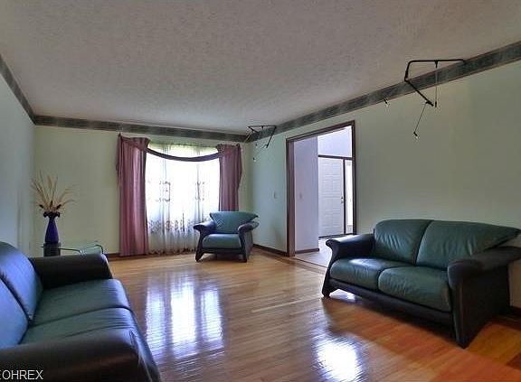 5th image of 7644 White Oak Dr