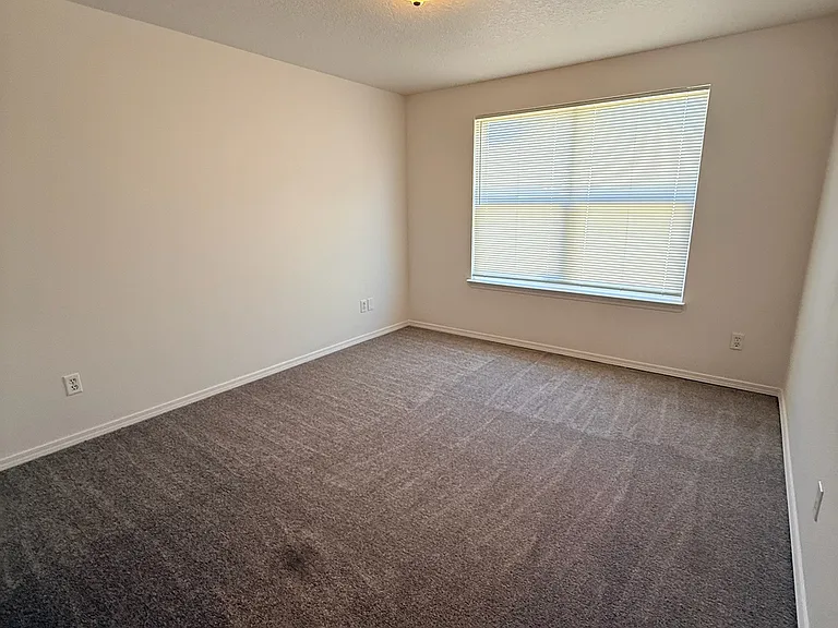 519 NE Webster St — Photo 16