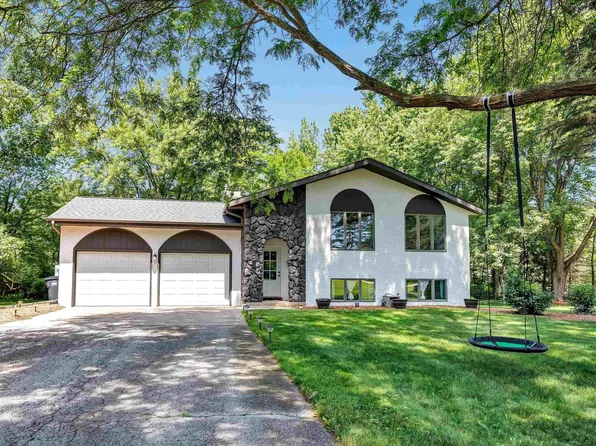 1967 Sylvan Dr, Green Bay, WI 54313