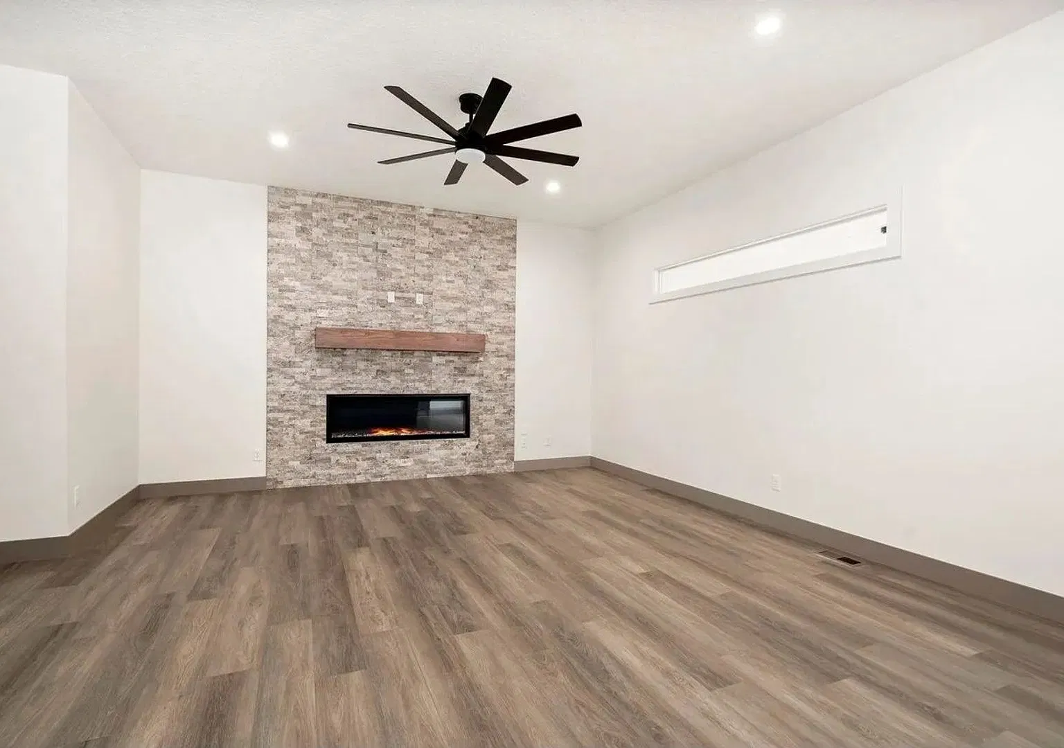 Stunning 5-Bedroom Ranch Home with Sunroom & Oversized 4-Car Garage in Berthoud! — Photo 4