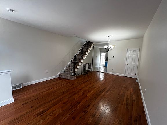 3rd image of 1805 Daly St
