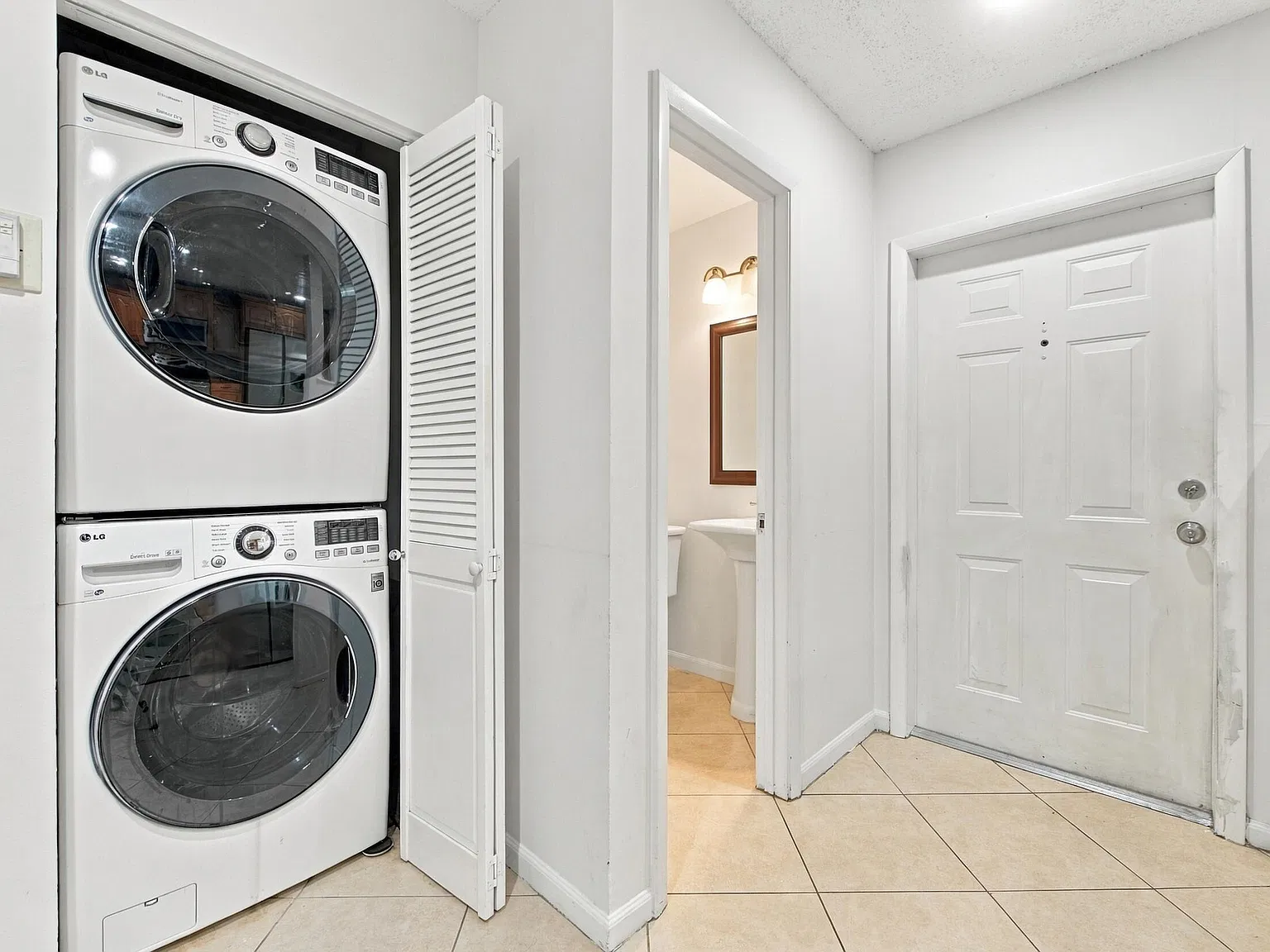 2 bed, 2.5 bath, 1290 sqft, $2,450 — Photo 4