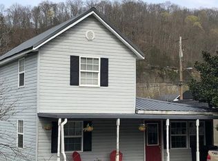 84 Railroad St, Auxier, KY 41602